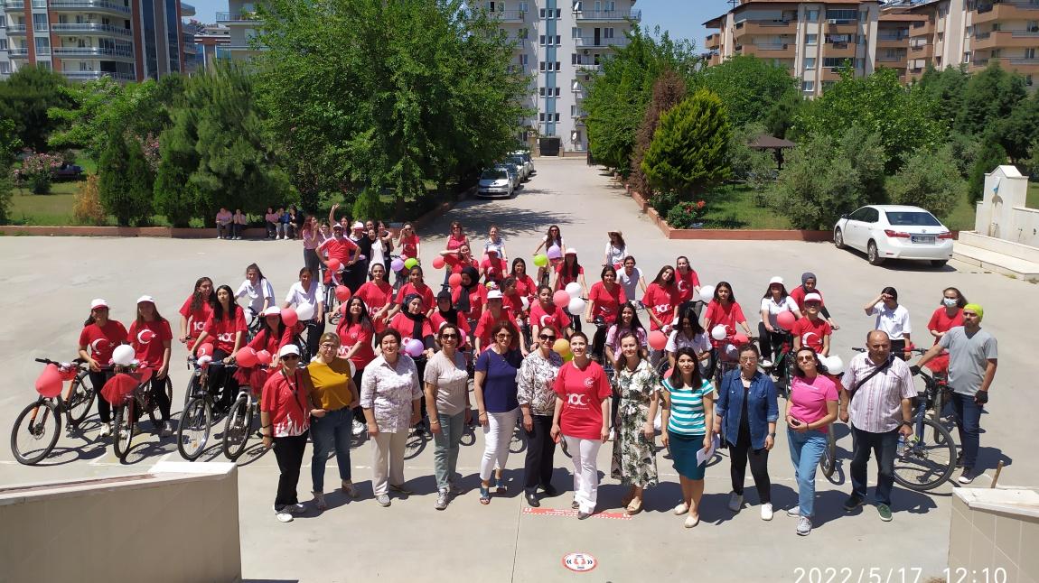 Gençlik haftası kapsamında okulumuzda yakan top turnuvası, bisiklet turu, piknik gibi bir çok eğlenceli etkinlikler yapıldı.